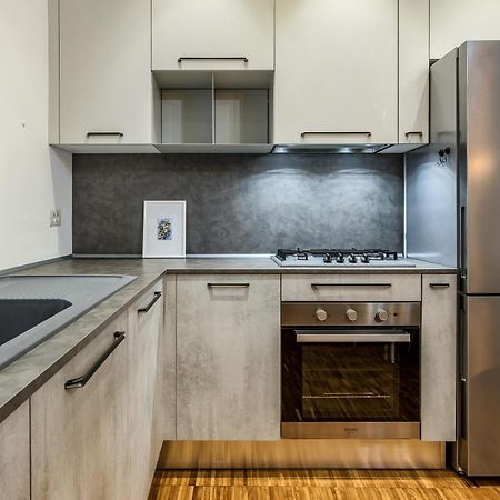 Beplace Apartments In Isola Милано Екстериор снимка