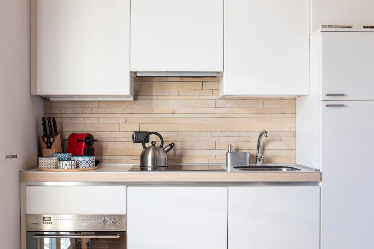 Beplace Apartments In Isola Милано Екстериор снимка