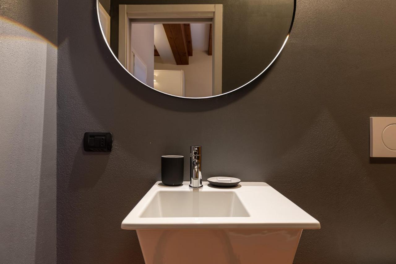 Beplace Apartments In Isola Милано Екстериор снимка