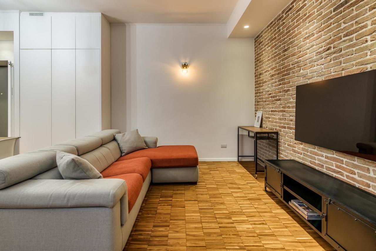 Beplace Apartments In Isola Милано Екстериор снимка